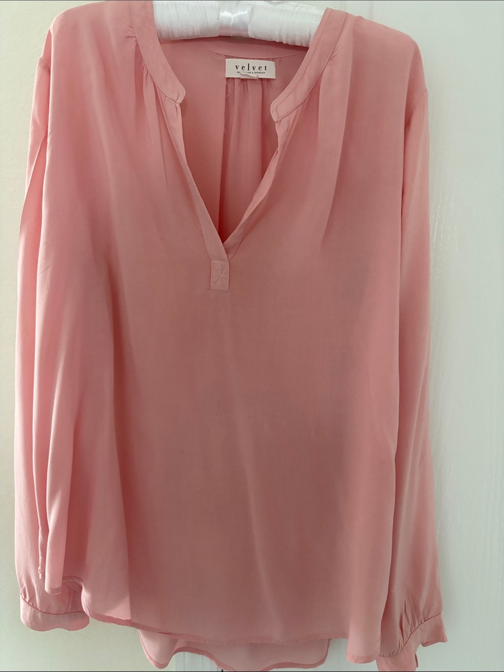 Velvet by Graham & Spencer blouse
Excellent condition